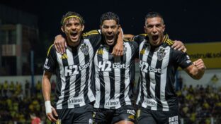 Galo encara time do Paraná nesta terça (Foto: Pedro Souza / Atlético)