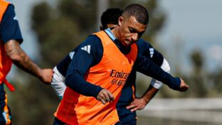 Atacante entrou na Justiça para cobrar o PSG (Foto: Divulgação/Facebook Real Madrid)