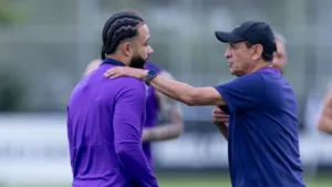 Benja traz informação sobre como Memphis Depay vê o trabalho de Ramón Díaz no Corinthians