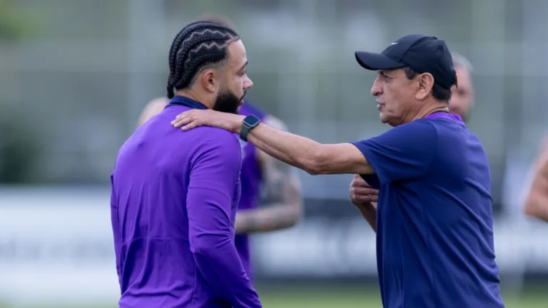 Benja traz informação sobre como Memphis Depay vê o trabalho de Ramón Díaz no Corinthians