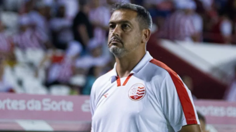 Náutico demite o técnico Marquinhos Santos