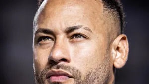 Neymar volta a lesionar a coxa esquerda e não tem prazo para voltar ao Santos