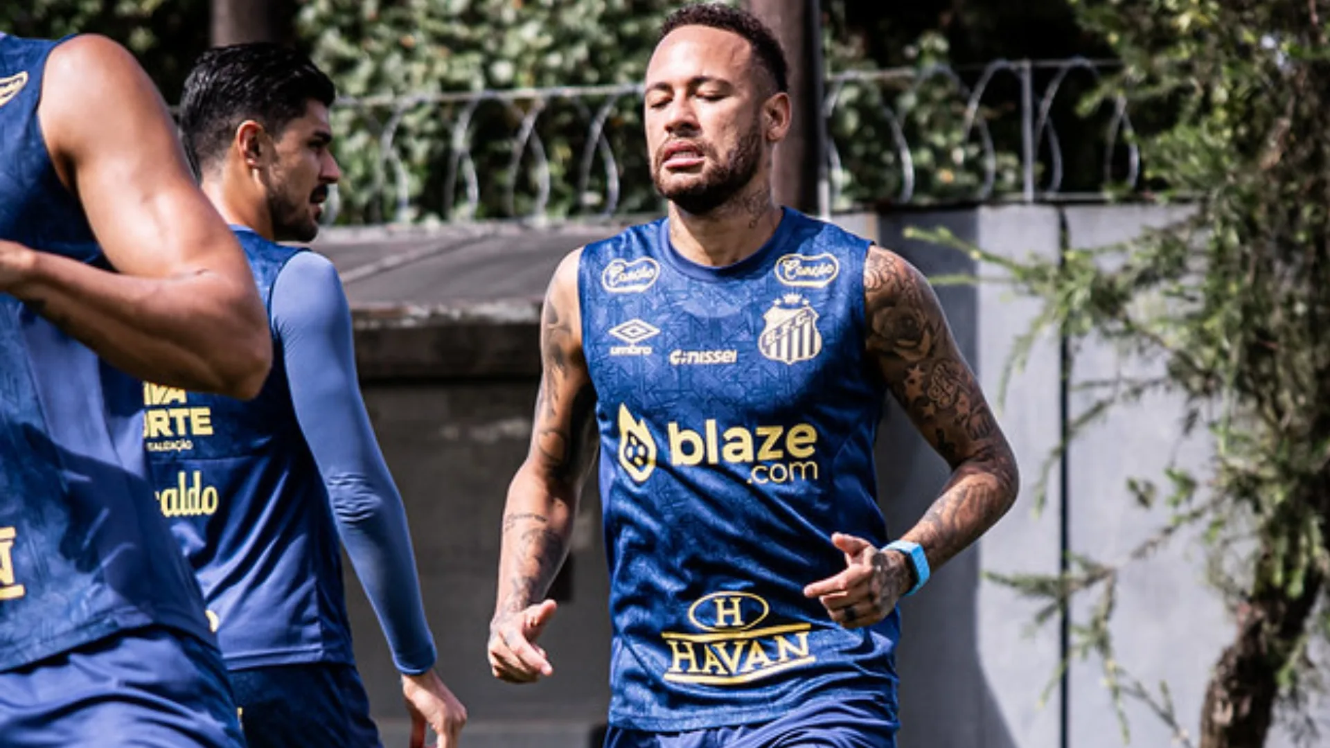 Neymar treina no Santos e deve ser reserva contra o Fluminense