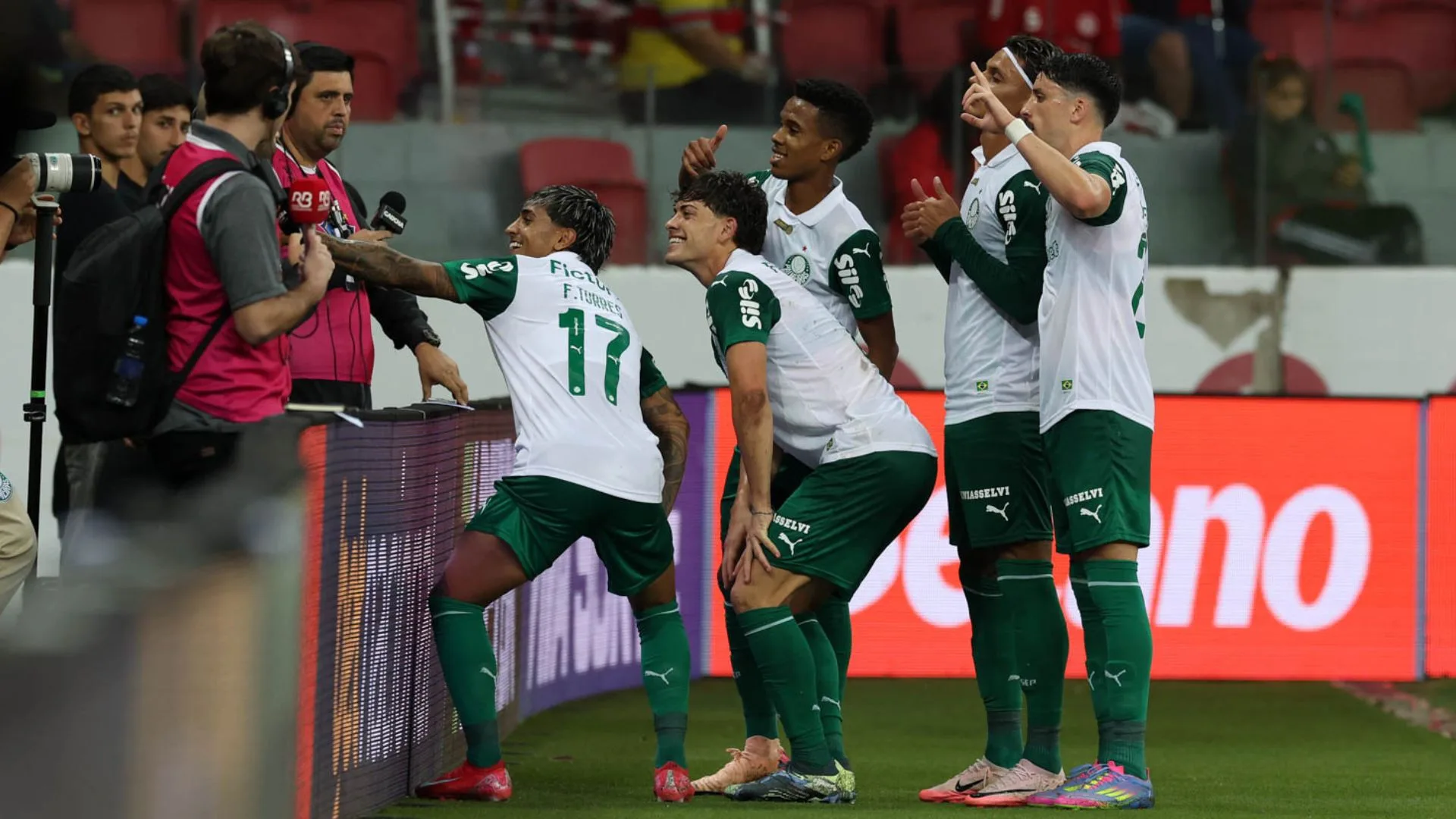 Palmeiras embala com seis vitórias seguidas e Abel Ferreira ganha novas opções no elenco