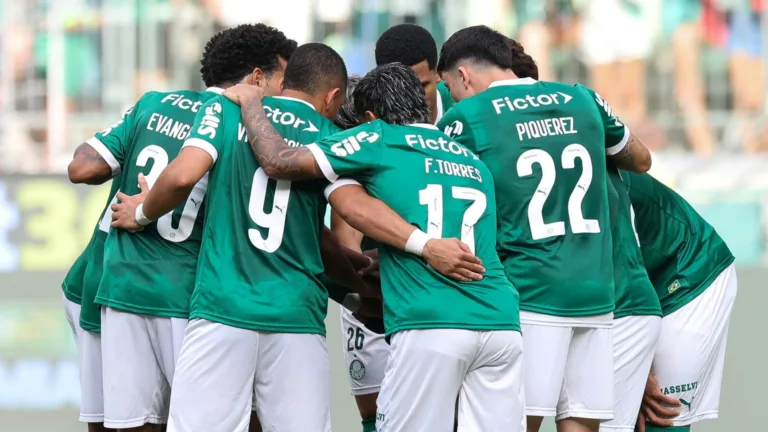 Facincani aponta jogador improdutivo no Palmeiras: “Um a menos”