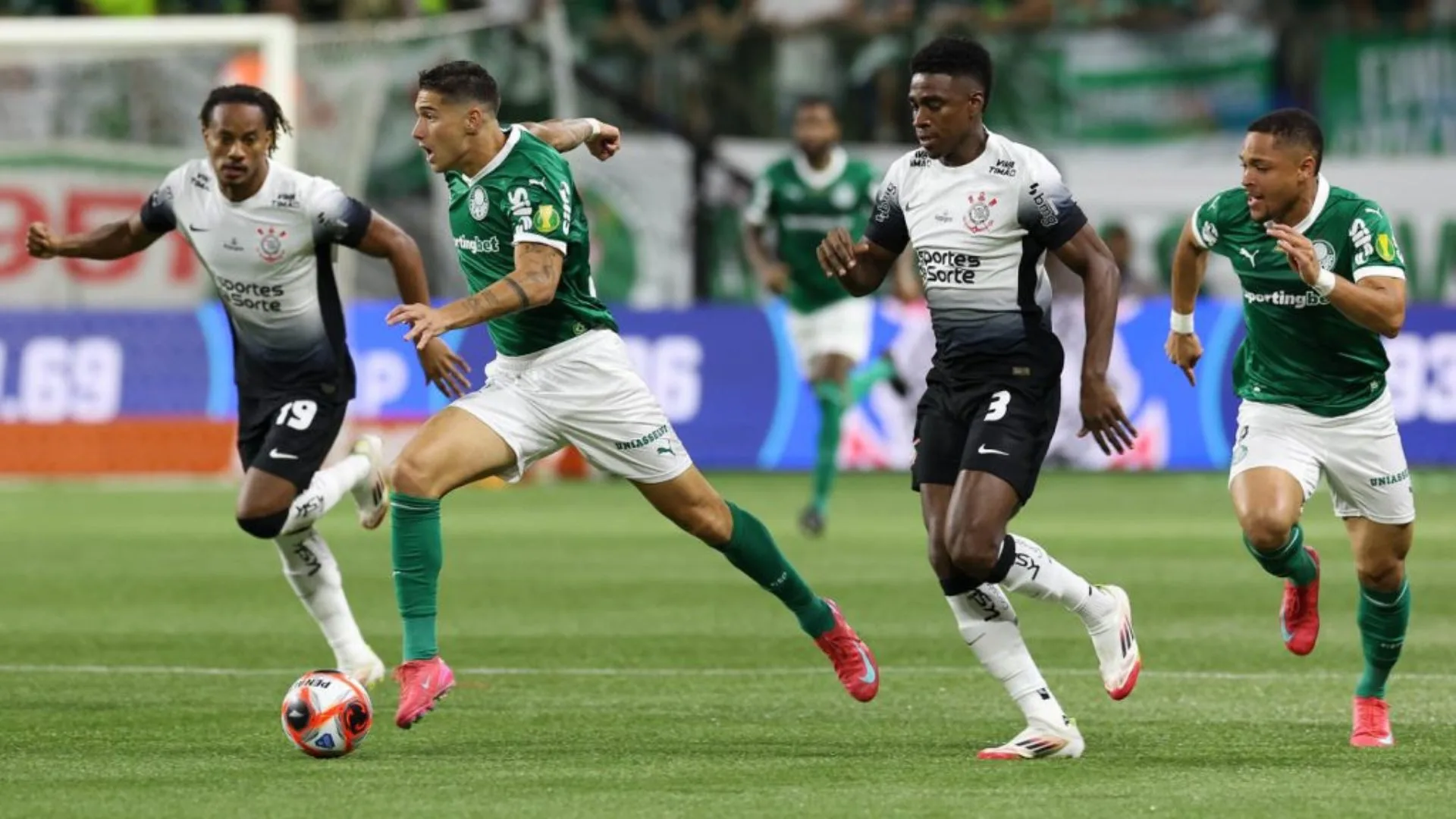 Cicinho crava placar para Palmeiras x Corinthians no Brasileirão