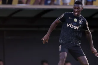 Patrick de Paula em jogo do Botafogo