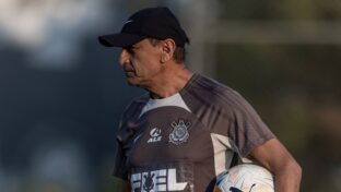 Ramón Díaz em treinamento no Corinthians Foto: Rodrigo Coca/Corinthians
