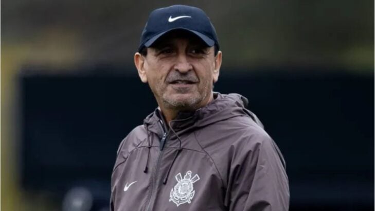 Santos segue monitorando o mercado em busca de um novo treinador e se reúne com o filho de Ramón Díaz Santos segue monitorando o mercado em busca de um novo treinador e se reúne com o filho de Ramón Díaz