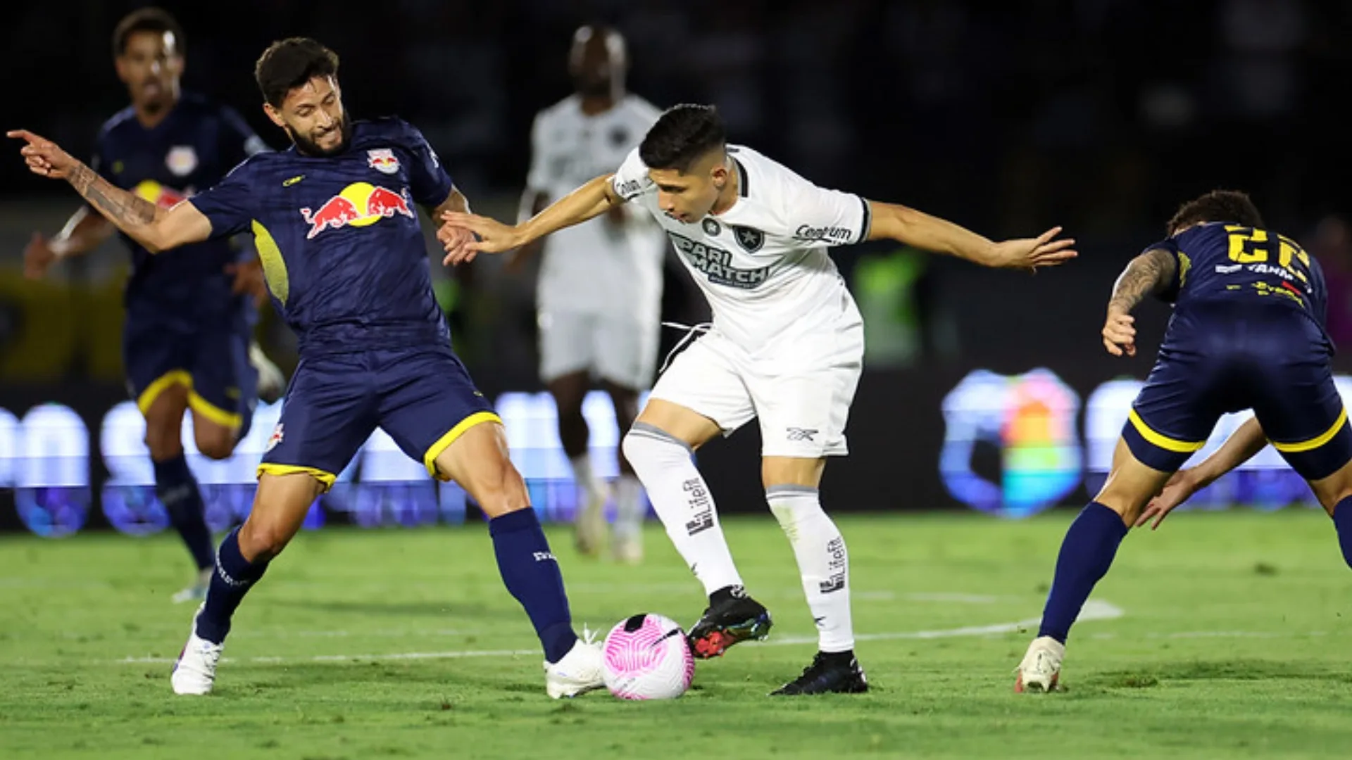 Onde assistir Bragantino x Botafogo ao vivo pela Copa do Brasil: prováveis escalações, desfalques e retrospecto