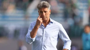 Renato Gaúcho aponta zagueiro com status de “segundo treinador” no Brasil: “Monstro”