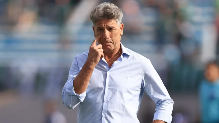 Renato Gaúcho aponta zagueiro com status de “segundo treinador” no Brasil: “Monstro”