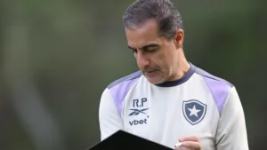 Paiva avisa que o pensamento no Botafogo é jogo a jogo e não prioriza competição