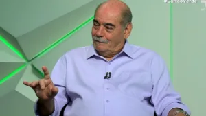 Rivellino detona possível demissão de técnico no Brasileirão: “Não concordo”