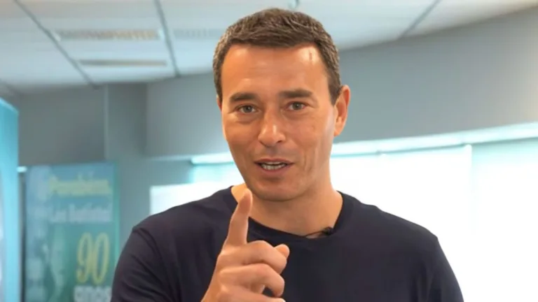 Rizek exalta técnico destaque no futebol brasileiro hoje