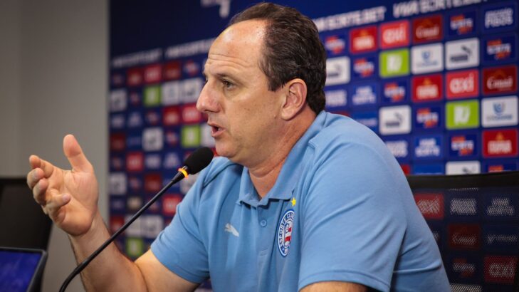 Rogério Ceni sinaliza centroavante que dá trabalho no Brasileirão: “A gente não tem” Rogério Ceni sinaliza centroavante que dá trabalho no Brasileirão: “A gente não tem”
