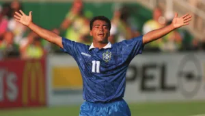 Galvão Bueno destaca gol no “estilo Romário” que aconteceu no Brasileirão