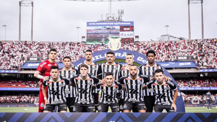 Rivaldo comenta demora do Santos em acertar com novo técnico: “Desconfiança” Rivaldo comenta demora do Santos em acertar com novo técnico: “Desconfiança”