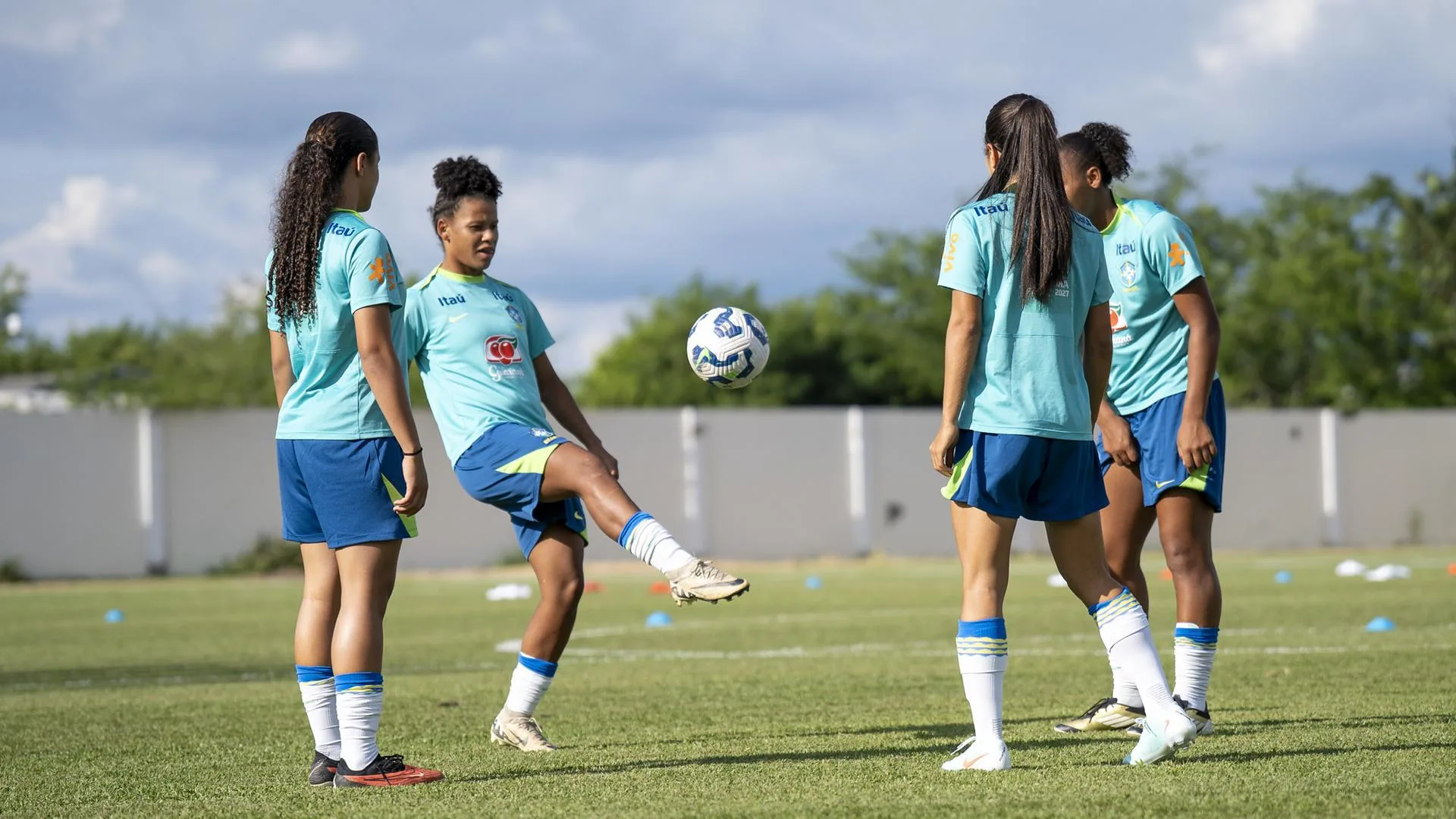 Seleção Brasileira feminina sub-17 finaliza a preparação para a estreia contra o Peru no sul-americano sub-17