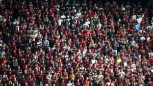 Ana Thaís vê Flamengo ‘sem torcida’ e impõe condição: “Não pode menos”