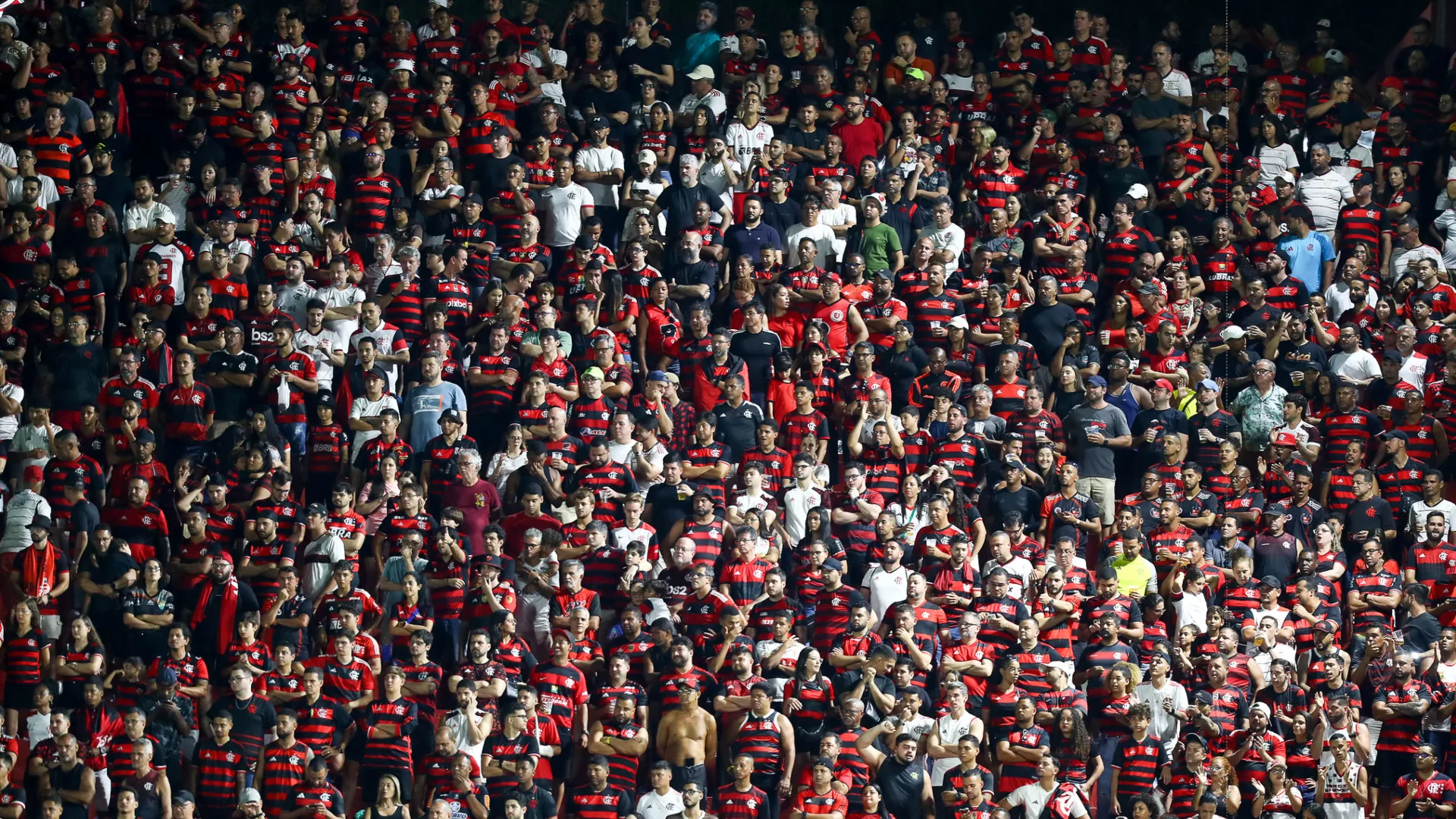 Ana Thaís vê Flamengo ‘sem torcida’ e impõe condição: “Não pode menos”