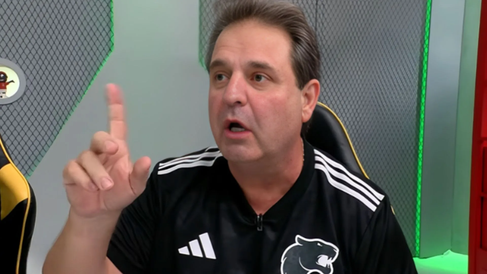 Ulisses Costa alerta rivais sobre “papa-títulos” em 2025: “Desespero”