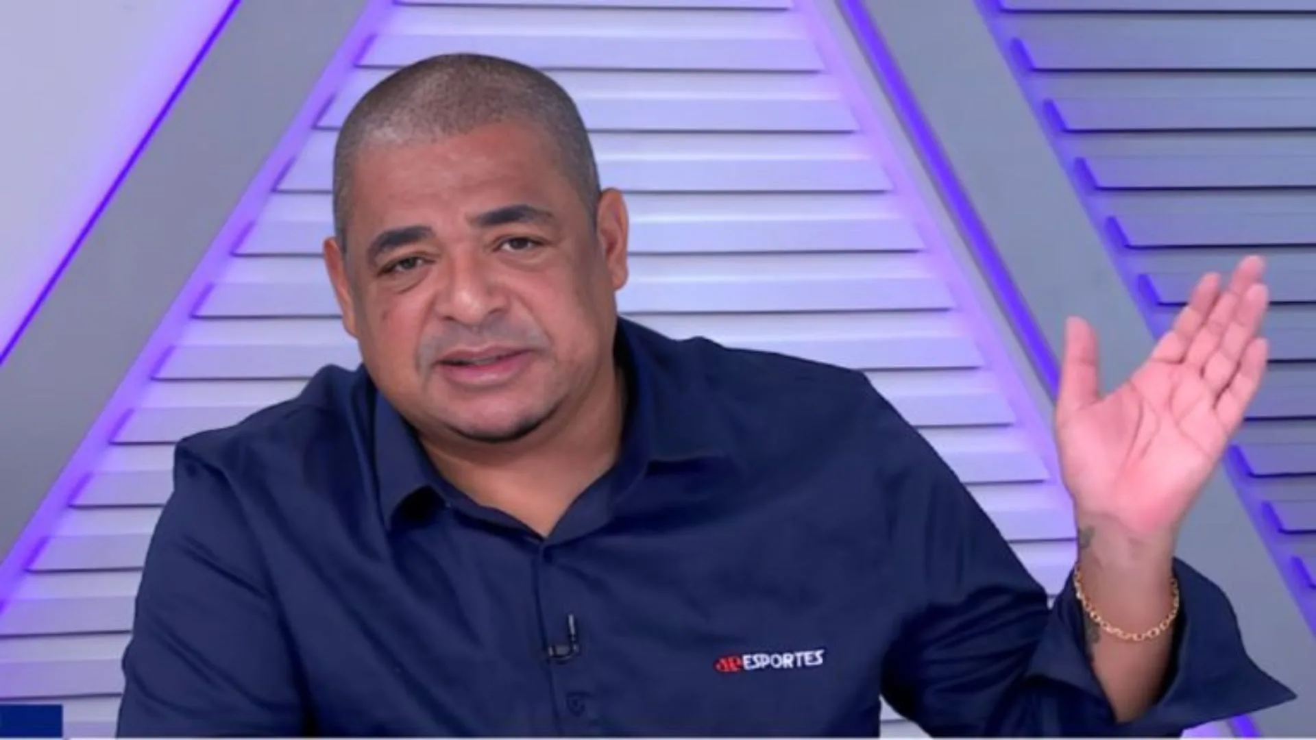 Vampeta indica técnicos injustiçados no futebol brasileiro: “Não recebem oportunidades”