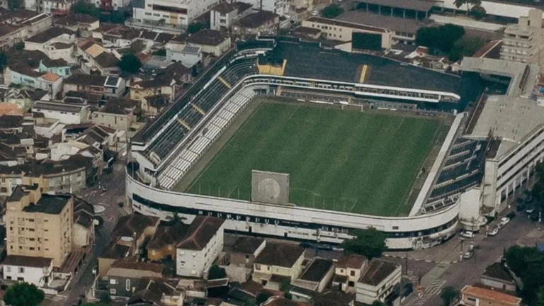 Santos tem CT invadido por torcedores em protesto contra campanha no Brasileirão