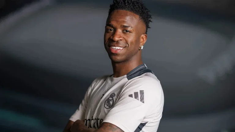 Ancelotti defende Vinícius Júnior após vaias em derrota do Real Madrid para o Valencia