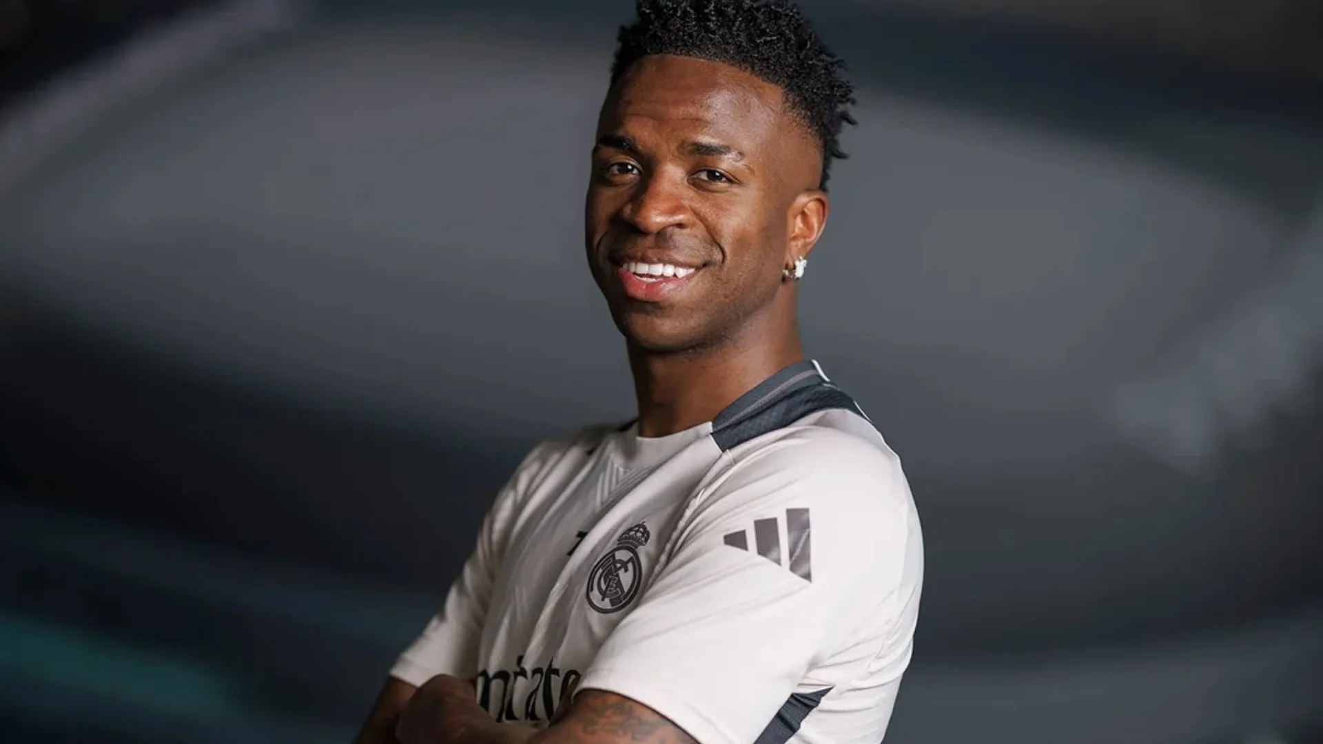 Ancelotti defende Vinícius Júnior após vaias em derrota do Real Madrid para o Valencia