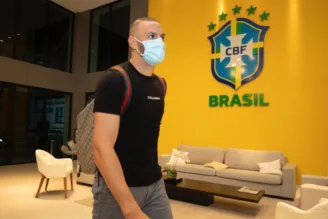 Weverton, do Palmeiras, se apresentando à seleção brasileira
