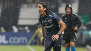 Zubeldía, do SPFC, crava time em “reconstrução” no Brasil hoje