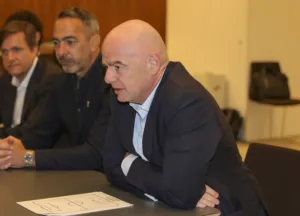 Infantino teria salário de R$ 152 milhões por ano com plano da Fifa, diz jornal