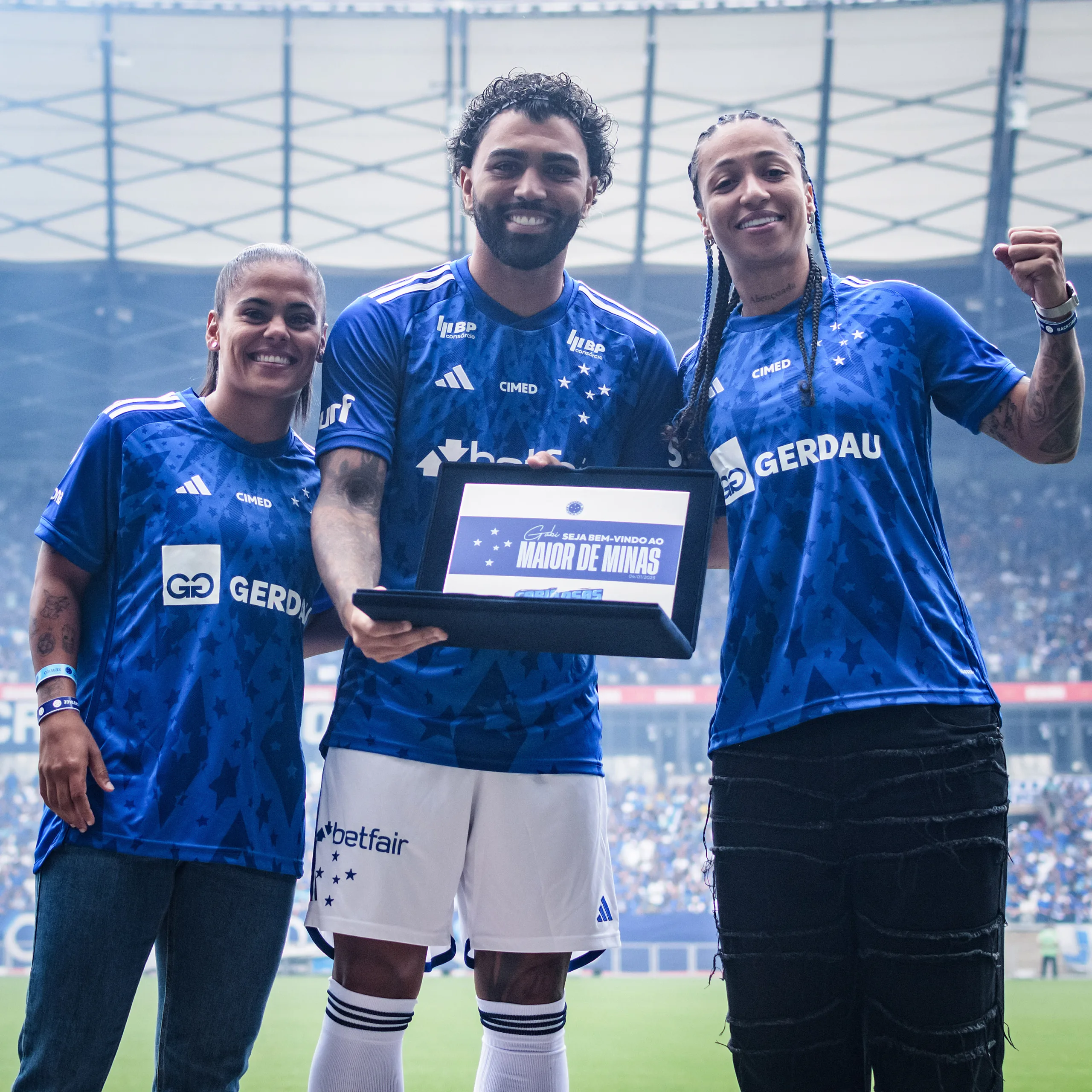 Gabigol quer ver Cruzeiro Feminino jogando no Mineirão e Byanca Brasil entra na campanha: “Meu maior sonho”