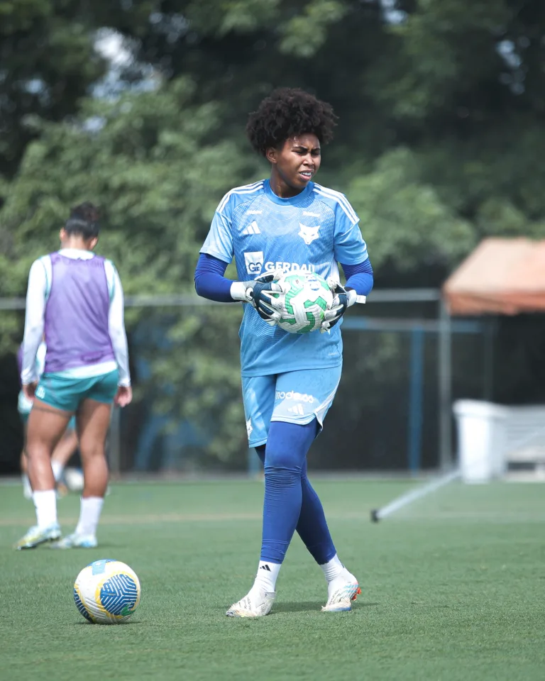 Cruzeiro tem Camilla Rodrigues como destaque em empate contra o Flamengo no Brasileirão Feminino