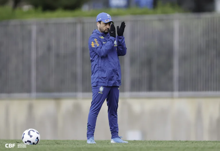 Seleção brasileira feminina se apresenta com Marta e inicia treinamentos para a Data FIFA