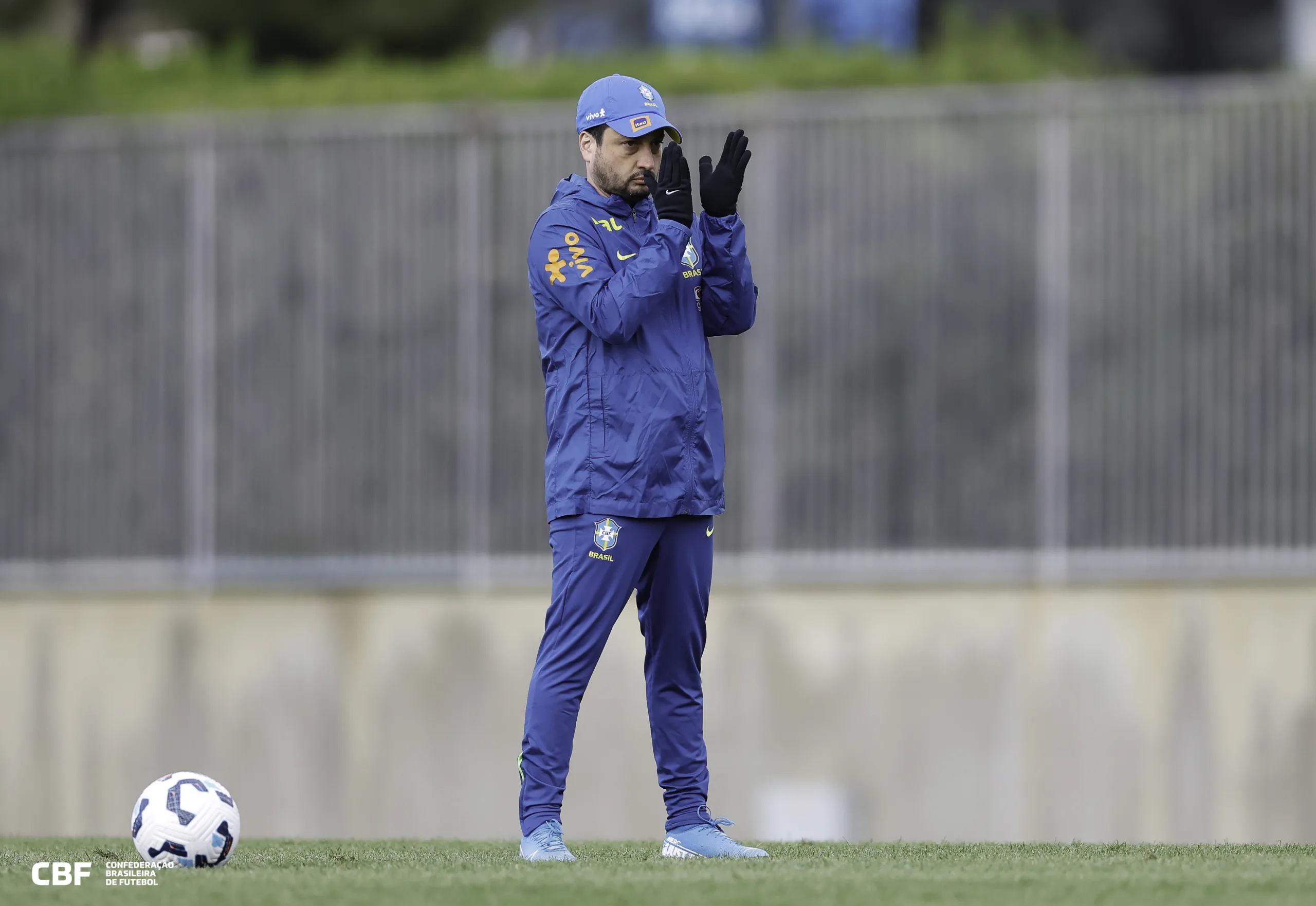 Seleção brasileira feminina se apresenta com Marta e inicia treinamentos para a Data FIFA