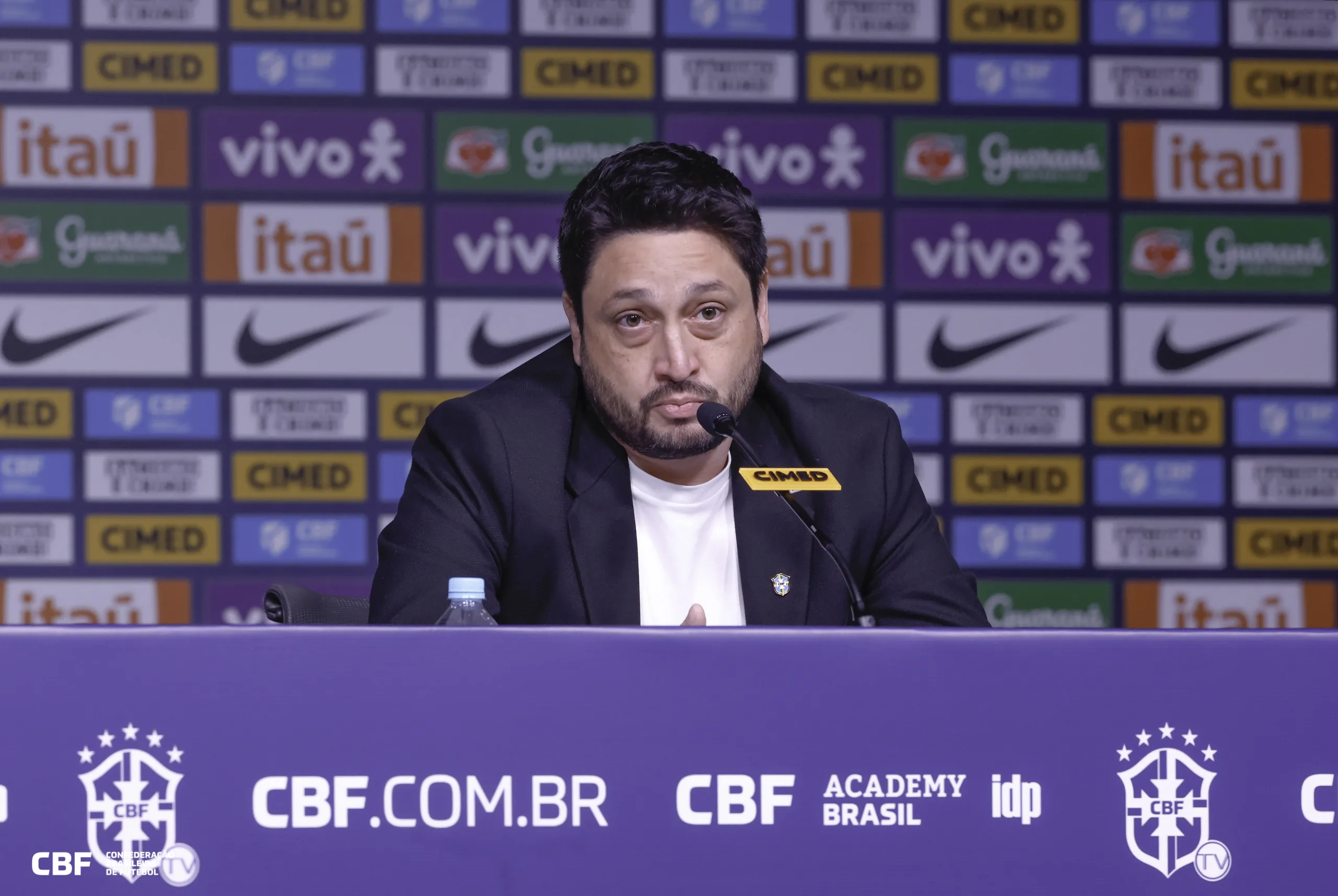 Debinha e Laís Estevam viram baixas na Seleção brasileira feminina; Arthur Elias já convocou substitutas