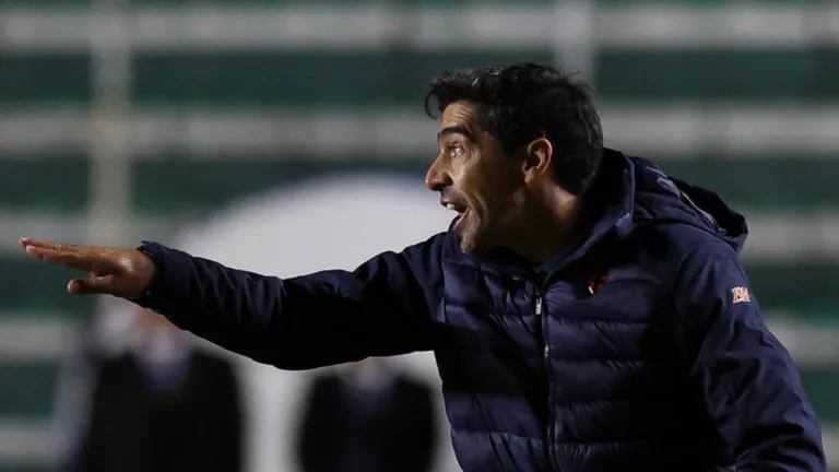 Abel Ferreira, do Palmeiras, crava jogador forte no Brasil: “Exemplo”