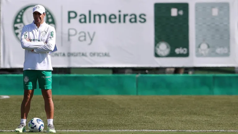 Abel Ferreira, do Palmeiras, elege jogador “espetacular” no Brasileirão Série A e diz: “Humilde”