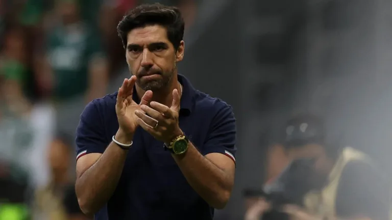 Tiago Leifert critica mídia esportiva no trato com Abel Ferreira, do Palmeiras: “Jornalista médio”