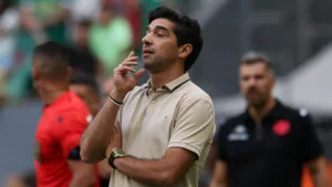 Abel Ferreira aponta jogador que pode virar fenômeno no Brasileirão: “É uma máquina”