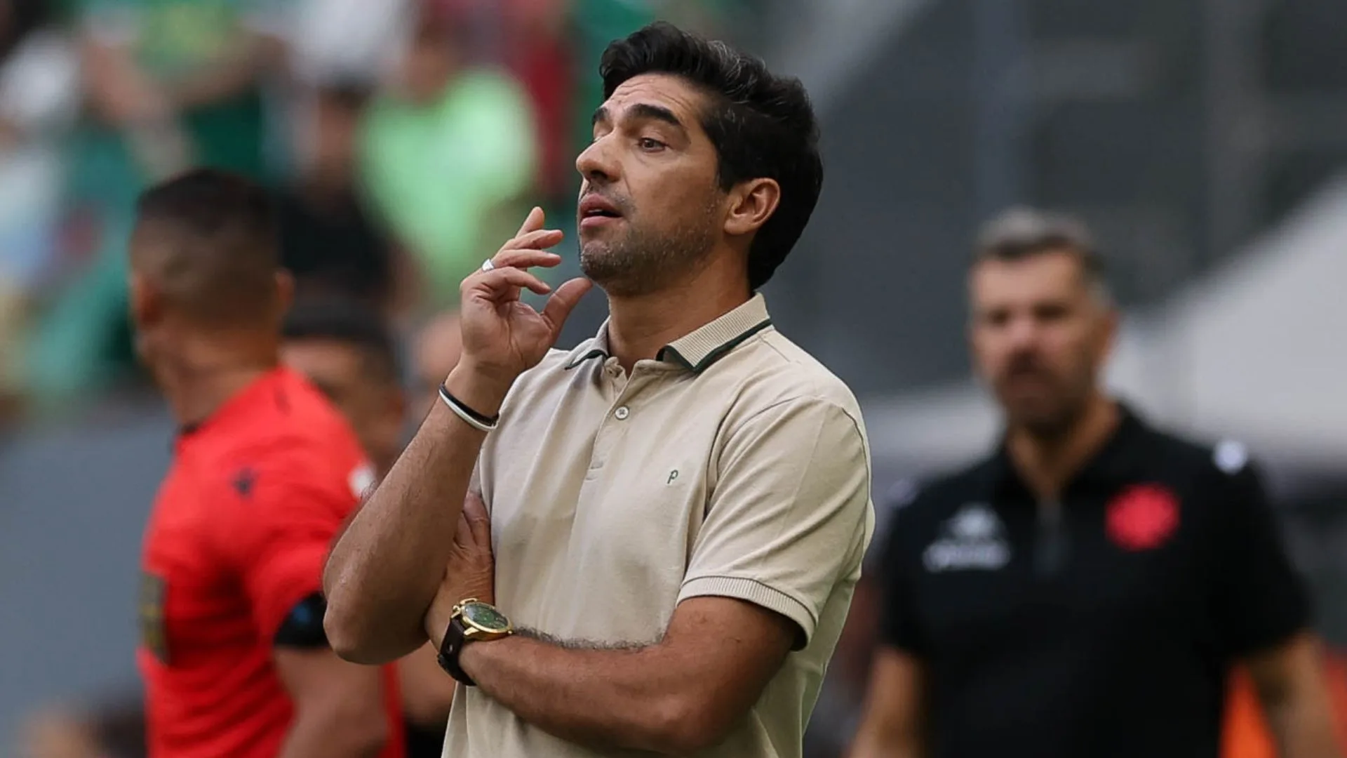Abel Ferreira aponta jogador que pode virar fenômeno no Brasileirão: “É uma máquina”