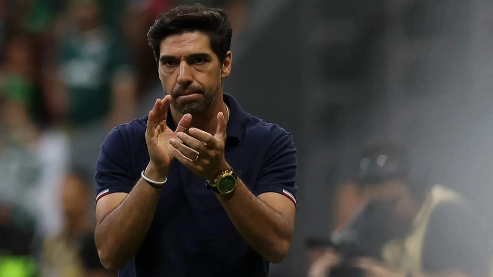 Tiago Leifert critica mídia esportiva no trato com Abel Ferreira, do Palmeiras: “Jornalista médio”