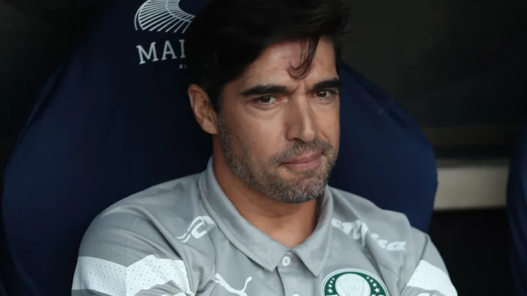 Palmeiras mapeia opções no mercado da bola para substituir Estêvão após a Copa do Mundo de Clubes