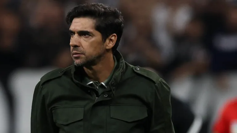 Cicinho indica “sorte” de Abel Ferreira na vitória do Palmeiras na Libertadores