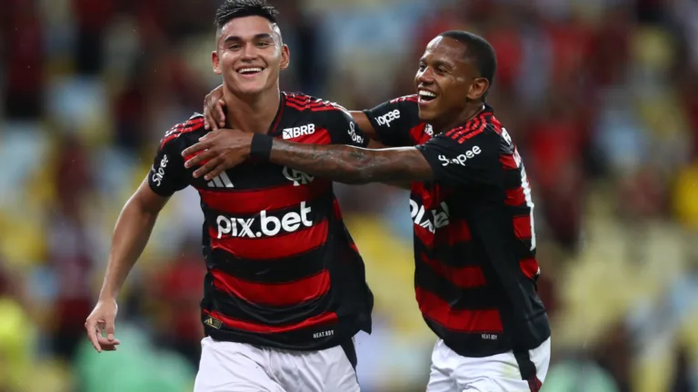Everton aciona cláusula e anuncia contratação definitiva de Charly Alcaraz, ex-Flamengo