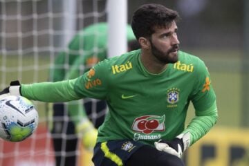 Alisson, em treino da seleção brasileira