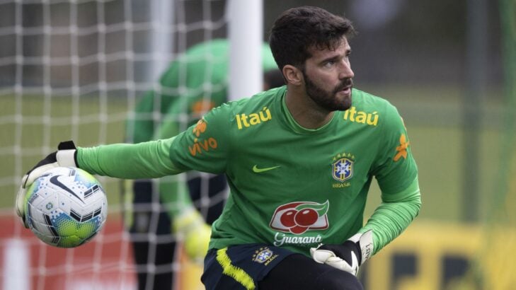 Muller descarta Alisson ao sugerir três goleiros do Brasileirão na seleção: “Não devem nada” Muller descarta Alisson ao sugerir três goleiros do Brasileirão na seleção: “Não devem nada”