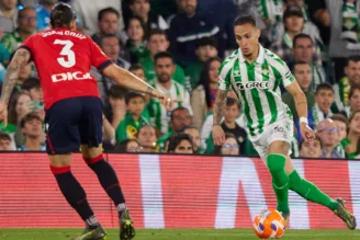 antony-em-acao-pelo-real-betis-foto-site-real-betis-328x219.webp